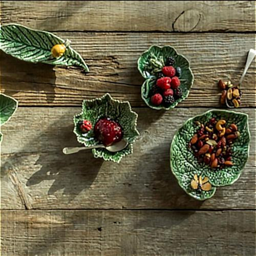 Bordallo Pinheiro Folhas Serveerschaaltje - Jakobskruiskruidblad - Blauwe Vogel - Groen/Blauw - Aardewerk - 19 cm