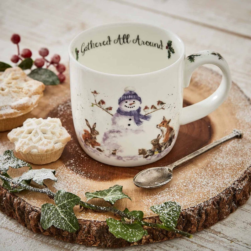 Wrendale Designs Gathered all Around Beker - Sneeuwpop - Fine Bone China - 300 ml