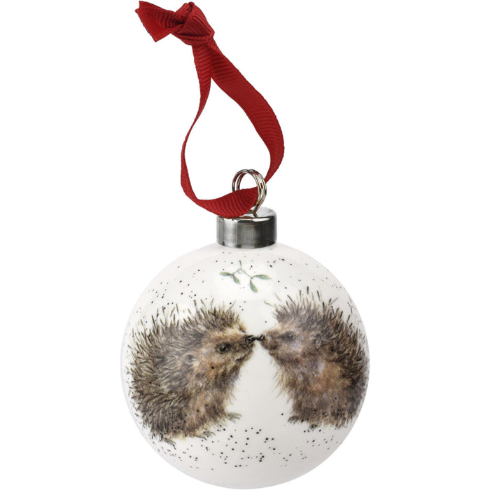 Wrendale Designs Hedgehugs Kerstbal - Egeltjes - Porselein - Ø 7 cm