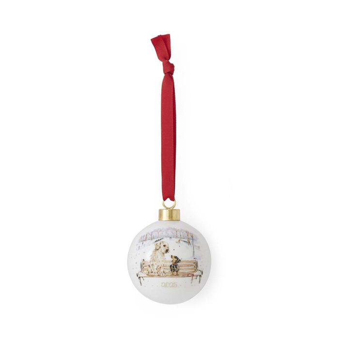 Wrendale Designs Winter Walks 2025 Kerstbal - Honden - Porselein - Ø 7 cm