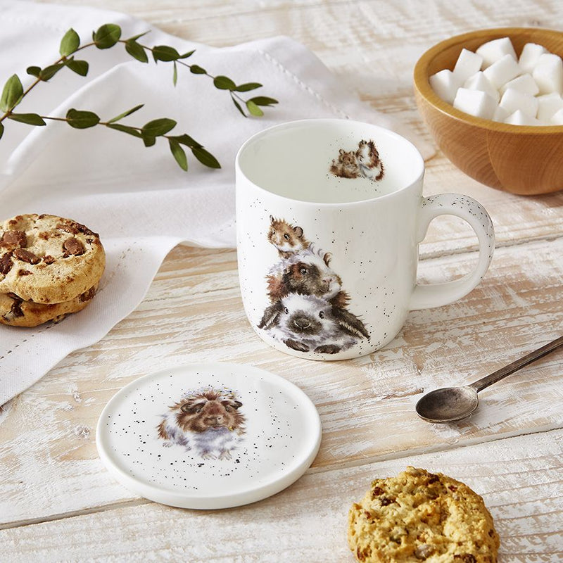 Wrendale Designs Piggy in the Middle Beker en Onderzetter - Fine Bone China - 300 ml