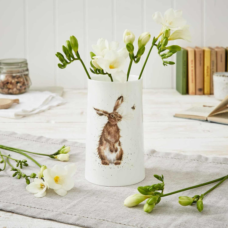 Wrendale Designs Hare and Bee Vaas - Fine Bone China - 10 cm x 17 cm